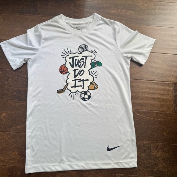 Nike boys basketball set of active tshirt & Nike Red Athletic Shorts - Picture 2 of 4